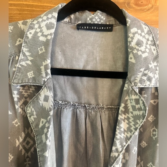 Aztec button up shirt - Picture 4 of 5